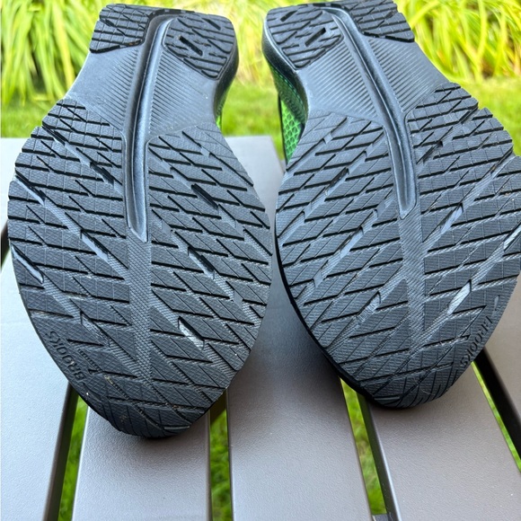 Athletic_Shoes